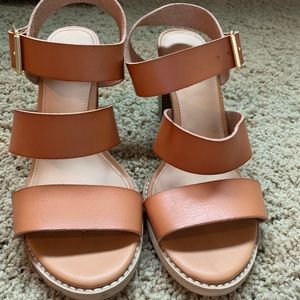 LIKE NEW Women’s Strappy Chestnut Heel Sandals